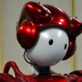 Científicos japoneses presentan un pequeño robot capaz de dialogar, hacer bromas y analizar las reacciones de las personas. Emiew es un pequeño robot rojo y blanco de 80 centímetros, con […]